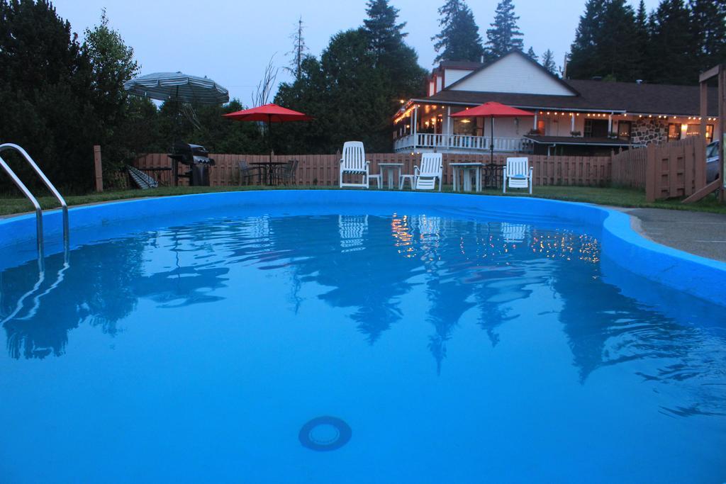 Des Pays D'en Motel 2*